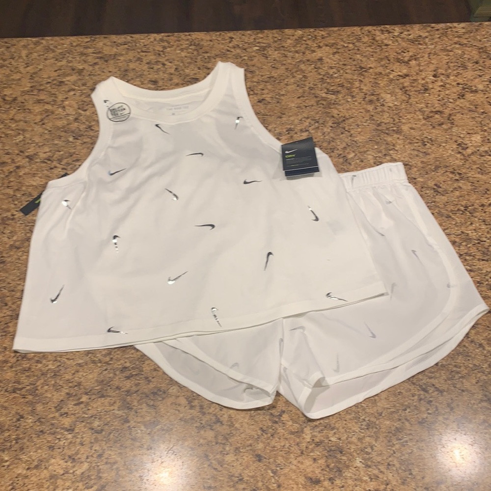 NWT & NWOT Nike Shorts & Tank Top Set Large & Medium Metallic Logo Print